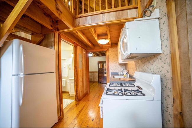 Photo - 496 Pearl Ln