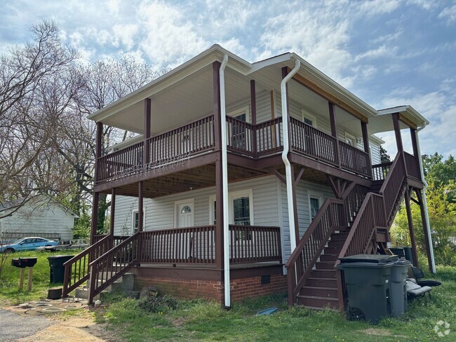 Building Photo - 1752 Unit 218-B E. SALISBURY ST Rental