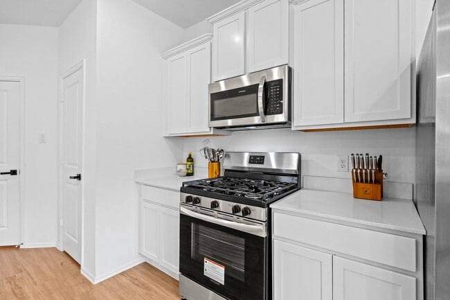 Building Photo - 2019 Iris Hls Ln