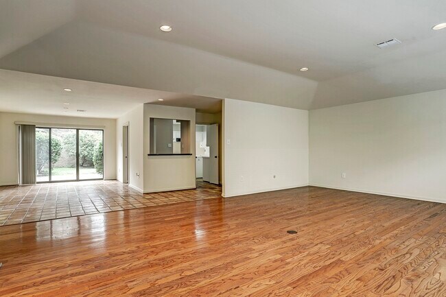 Photo - 15614 Whitewater Ln