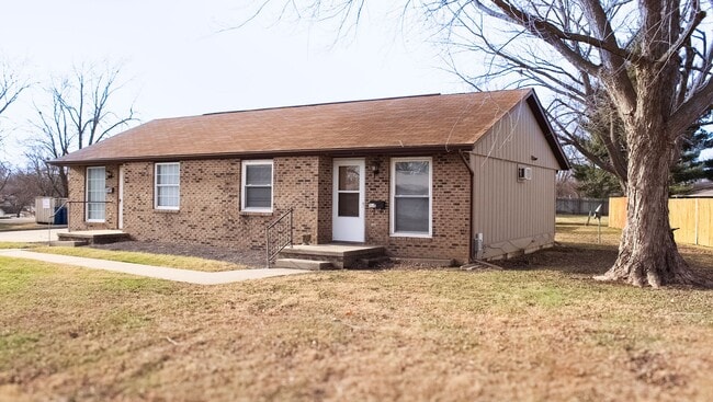 Building Photo - 520 N Oak St