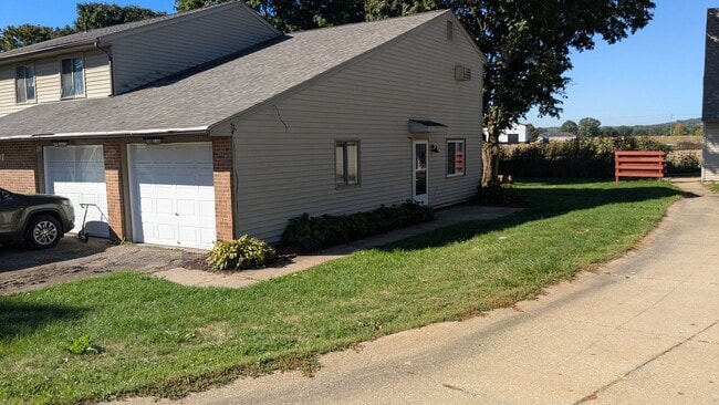 Building Photo - MN Cedar Village (797) Unit Apt A