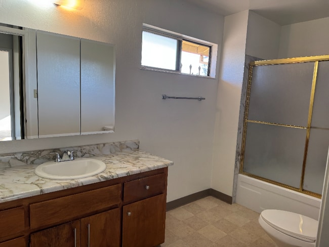 Photo - 121 Yorkshire Ct Unit D