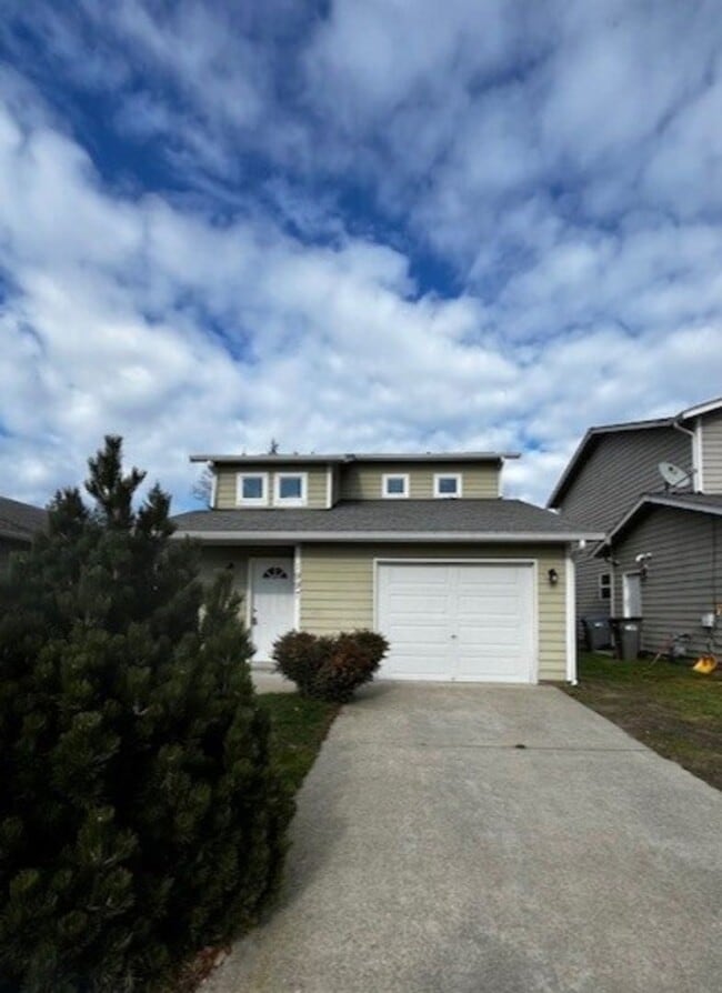 Building Photo - Green Certified 2 Bedroom Port Orchard Home!