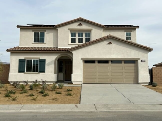 Building Photo - Charming House featuring 4 beds/3 baths Av...