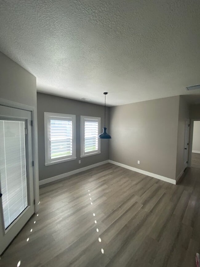 Photo - Move-In Discount -- 3 bedroom - 2 bath Newer Single family in Crescent Hills