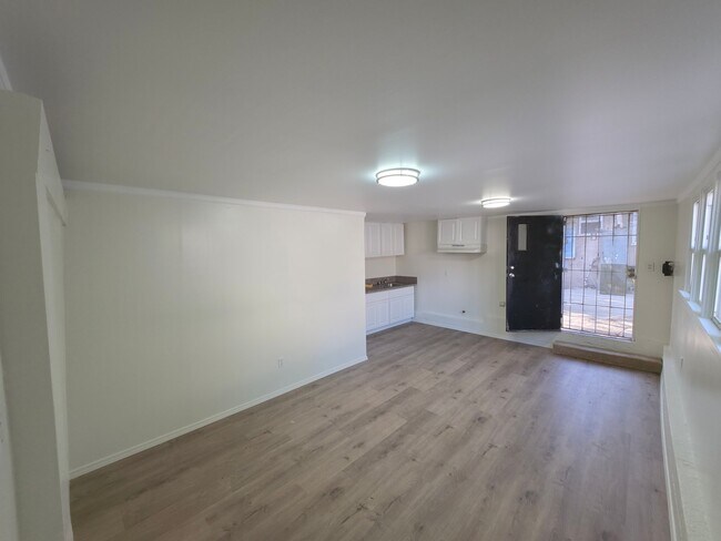 Photo - 1318 W 119th St Unit 2B