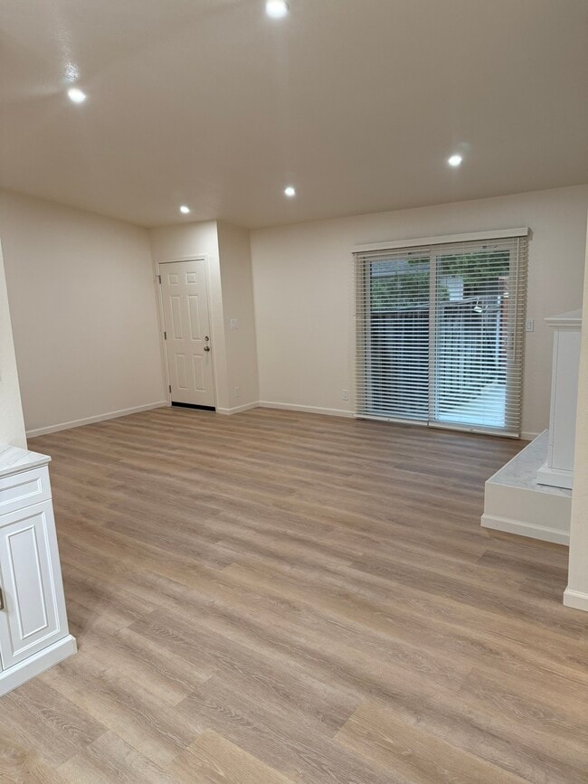 Photo - 1677 Canary Dr