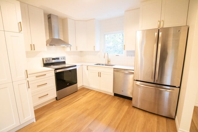 Photo - Byron Beauty! 2+ Den Home * Garage * Insuite Laundry * AVAIL NOW Unit UPPER