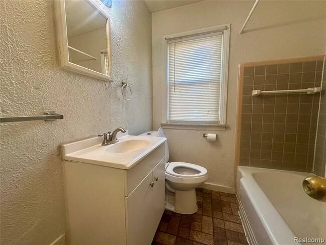 Photo - 15059 Evergreen Rd