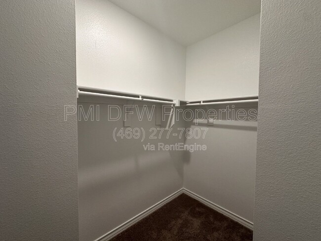 Photo - 649 Saxony Dr