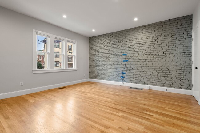 Photo - 129 Sutherland Rd Townhome