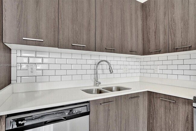 Photo - 400 NE 35th Ct