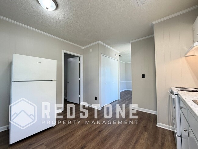Photo - 327 E Parker St