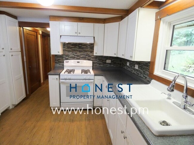 Photo - 523 Memorial Dr