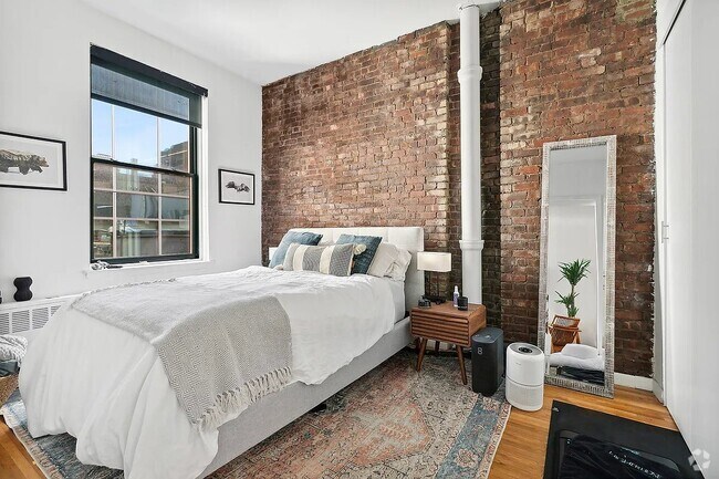 Building Photo - 43 E 10th St Unit 3H Rental