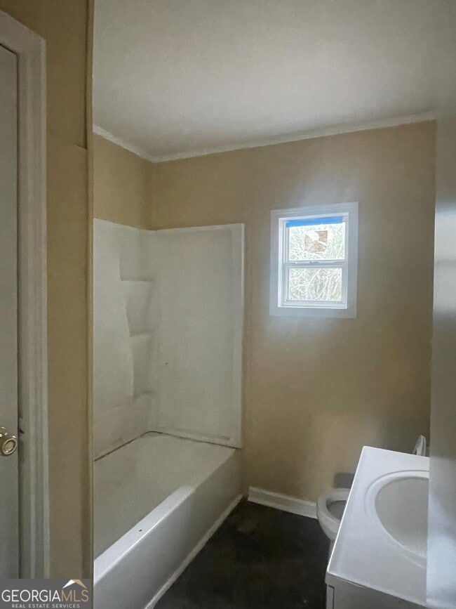 Photo - 211 Poplar St