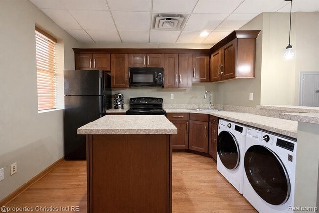 Photo - 35 N Saginaw St Unidad 2