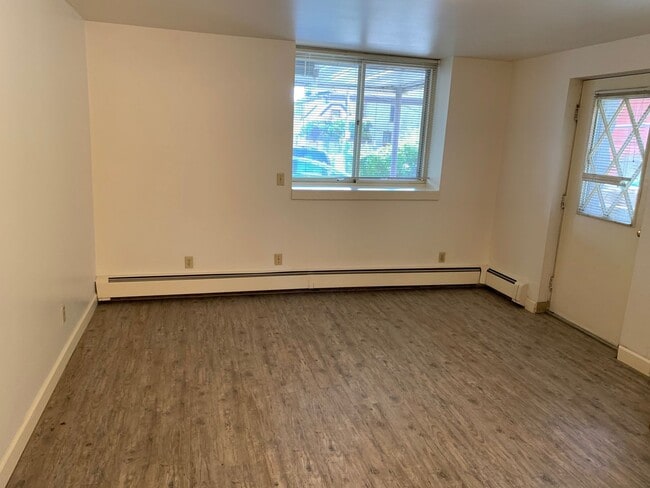 Photo - 127 Langdon St