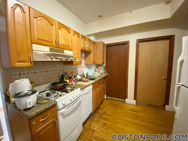 Building Photo - 59 Linden St Rental