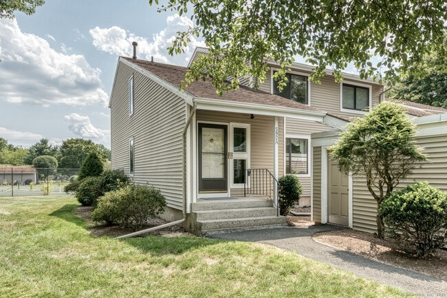 Building Photo - 592 Mountain Rd Unit APT A