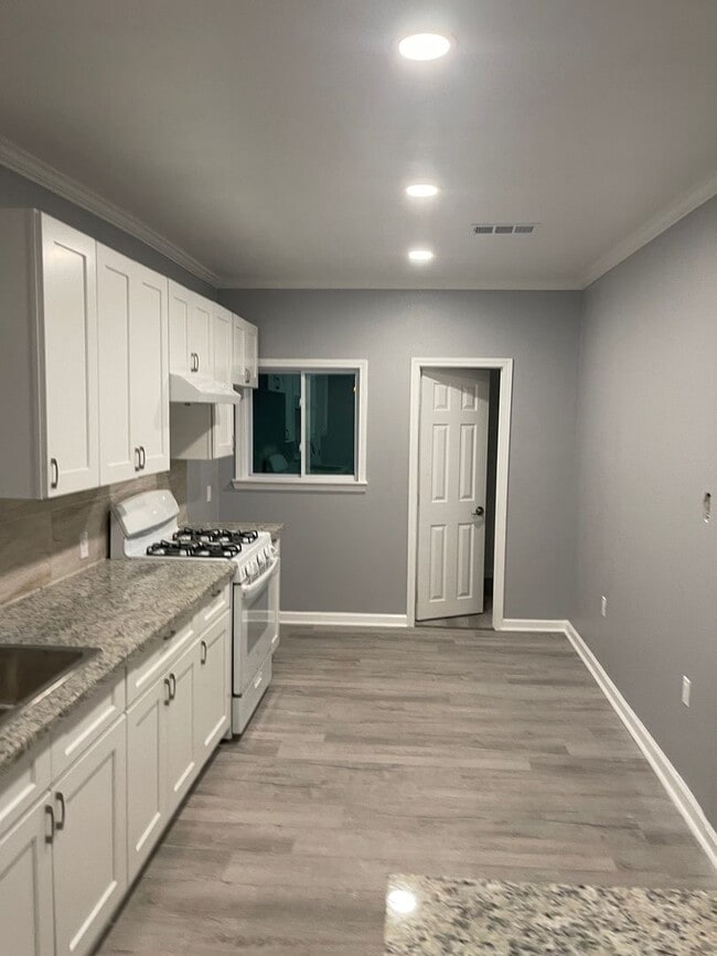 Photo - 3 bedrooms 2 baths - Only $1500 Per Month