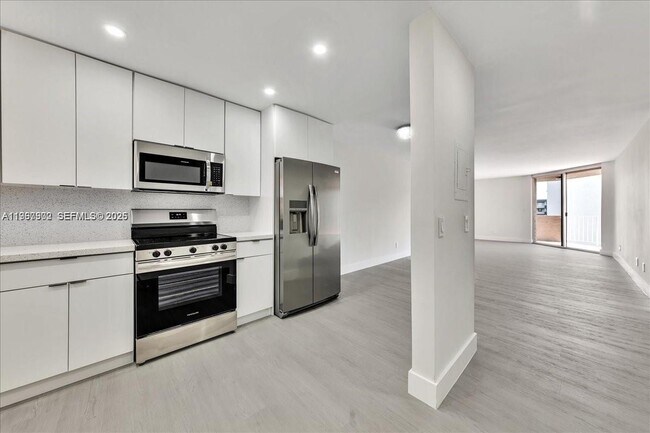 Photo - 1750 W 46th St Unit 433