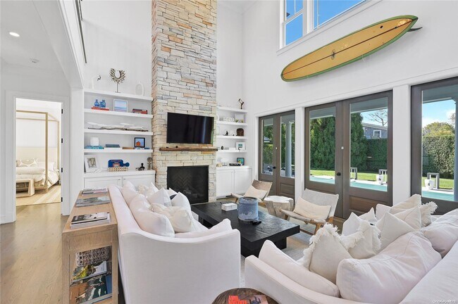 Photo - 52 Quogue St