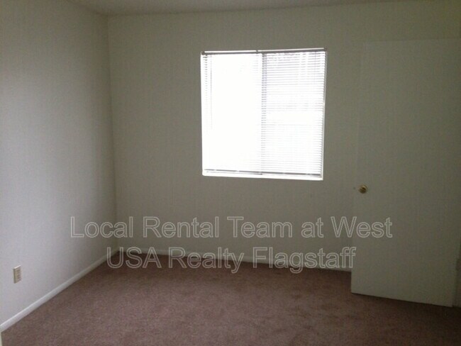 Photo - 2219 E Dortha Ave Unit Apt 6