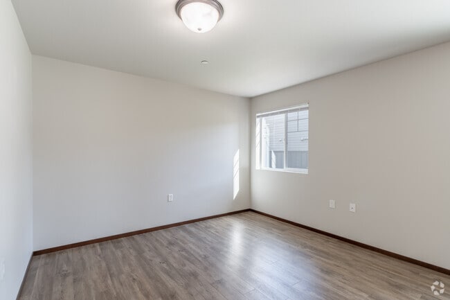 1BR, 1BA - 675SF - Living Room