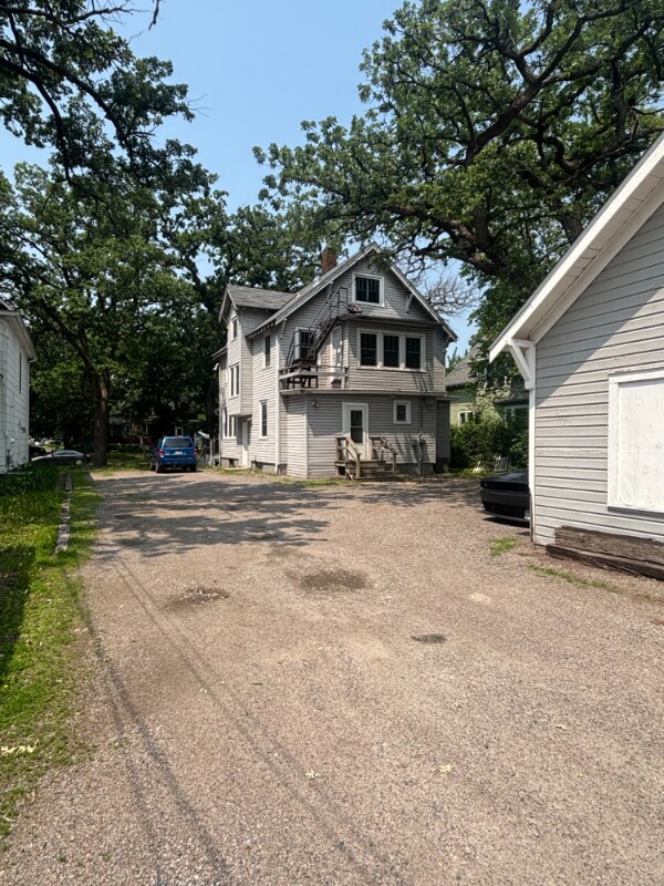 812 6th Ave S