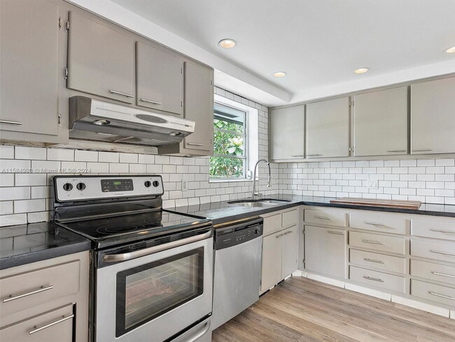 Photo - 11000 NE 9th Ave