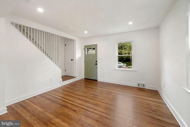 Photo - 1530 Howard Rd SE