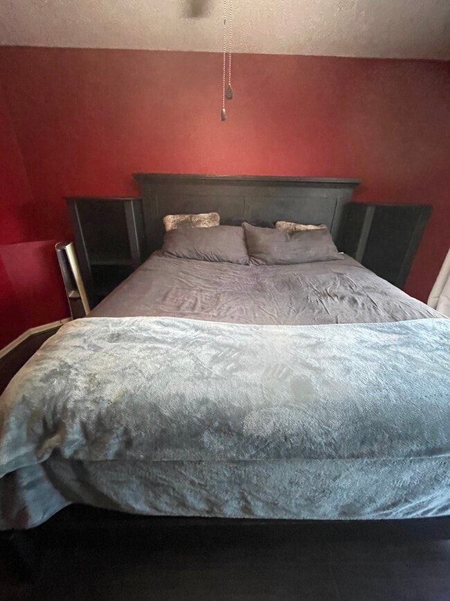 *STILL* the Second Floor King size bed - 810 Hammockwood Ct