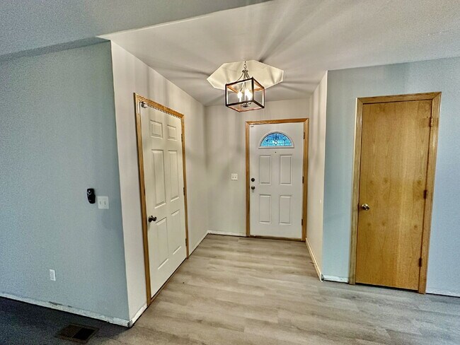 Photo - 25 N Cerney Ln