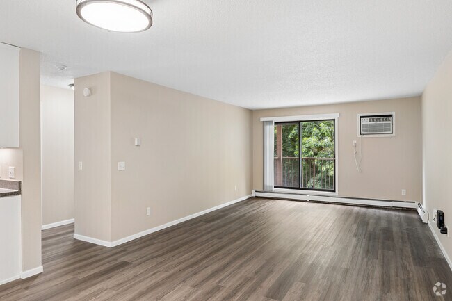 2BR, 1BA - 913SF - Livingroom - Bridgewood Estates
