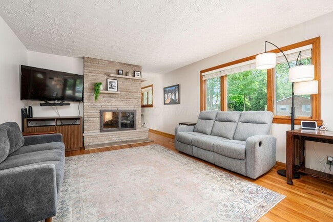 Photo - 258 N Sinsbury Dr