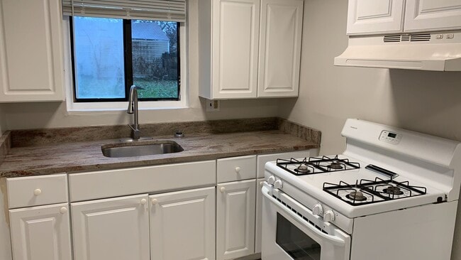 Photo - 2535 Lysle Ln Apartments Unit B2