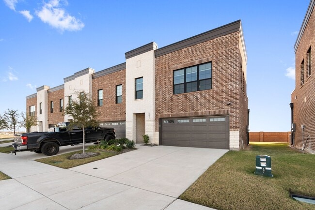 Photo - 2041 Layla Dr