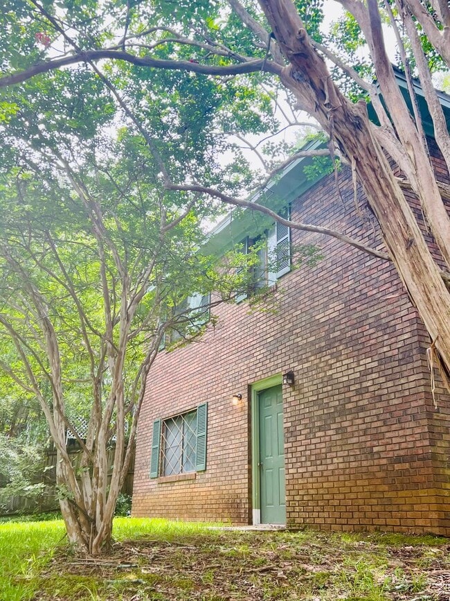 Photo - Newly renovated 2 bedroom on Barber St.!