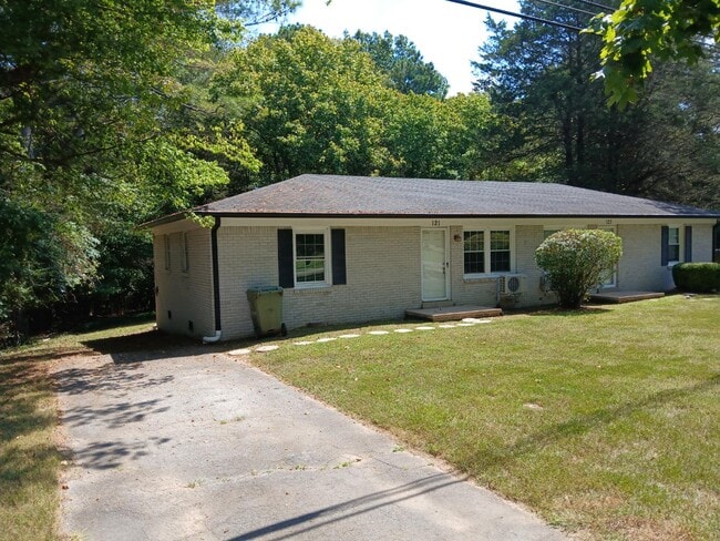Building Photo - 121 Glenn Springs Rd Rental
