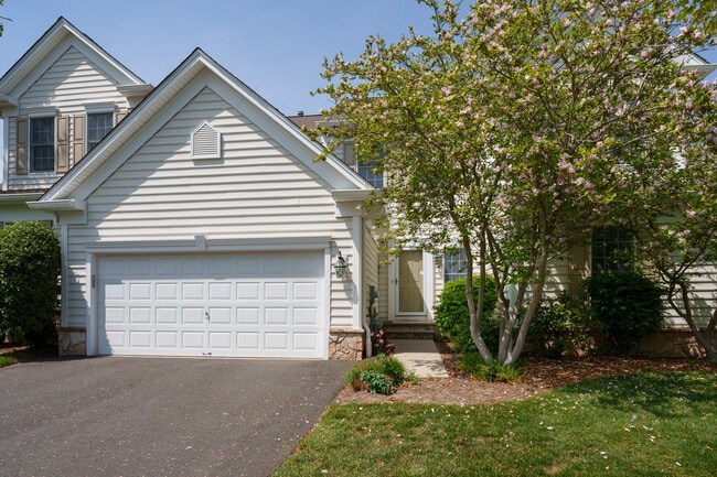 Photo - 33 Maidenhead Rd Townhome