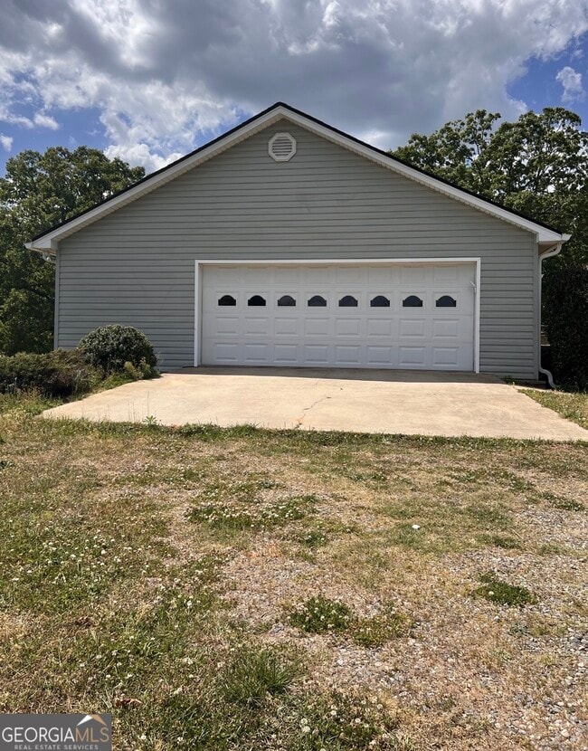 Photo - 6050 Millwood Rd