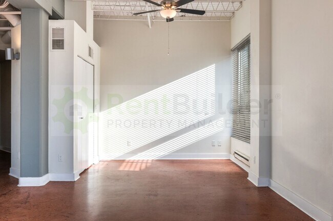 Photo - LOWER PRICE!  CATS ALLOWED!! Unit 3B