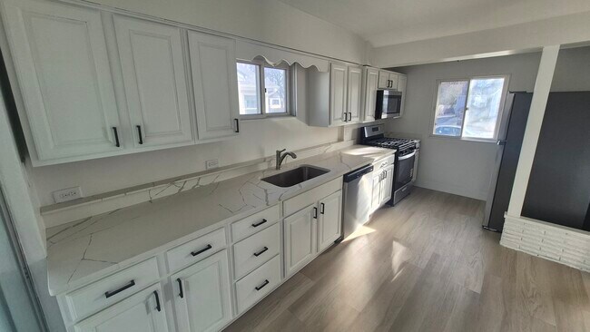 Photo - 3417 Jewett Ave