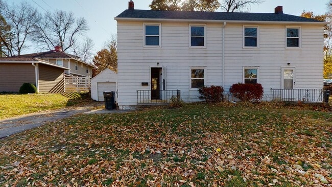 Building Photo - Amazing Location!  Available August 1st