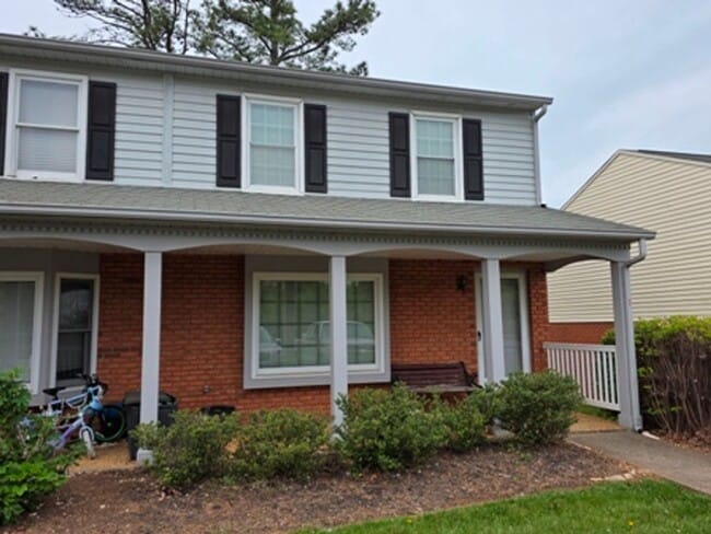 Building Photo - 3br 2.5ba End Unit Townhouse in Timber Ridge Subdivision