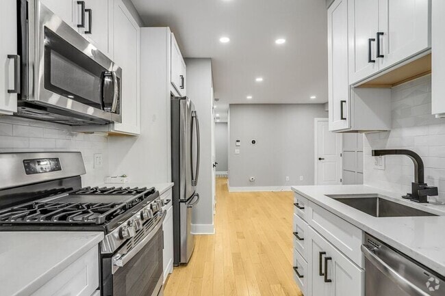 Building Photo - 1219 Queen St NE Rental