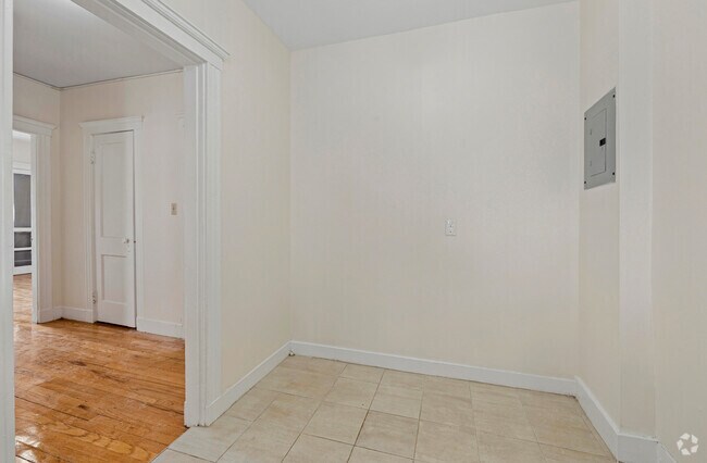1BR, 1BA - 550SF - Dining Room