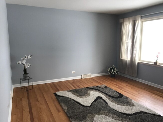 Photo - 782 N Van Auken St